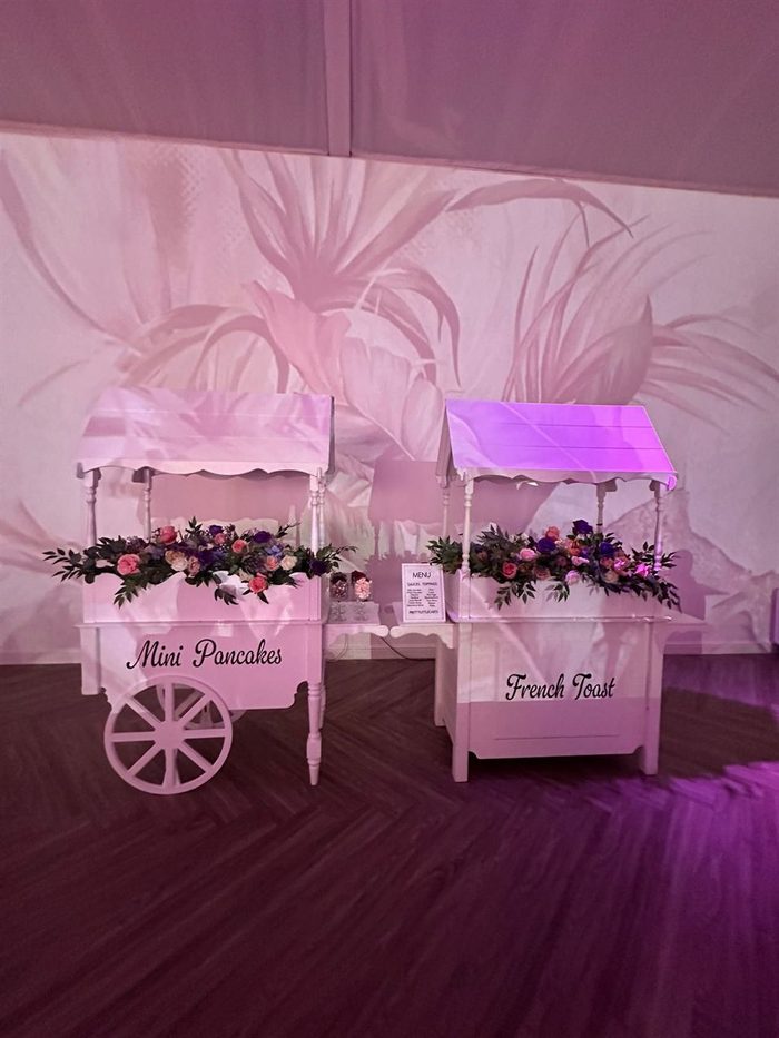 PrettyLittleCarts mobile dessert cart catering website, built by Roey Digital